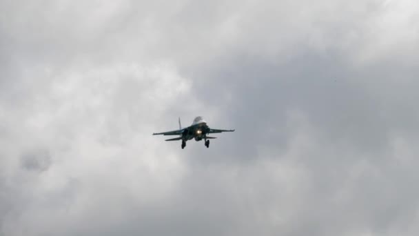 Sukhoi Su-34 Fullback durante el vuelo de demostración — Vídeo de stock