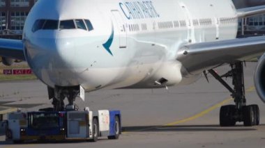 Cathay Pacific Boeing 777 çekme