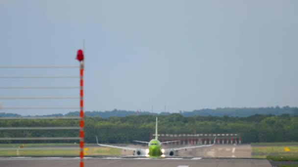 Décollage du Boeing 737 S7 — Video