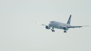 Uçak Airbus 320 yaklaşıyor