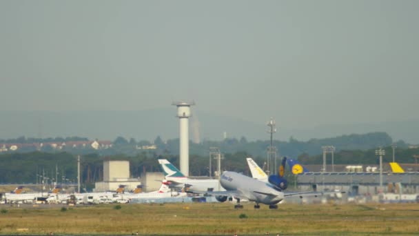 Відправлення вантажу Lufthansa Md-11 — стокове відео