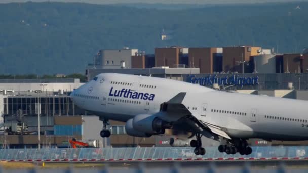 Landning av flygplan i Frankfurt — Stockvideo