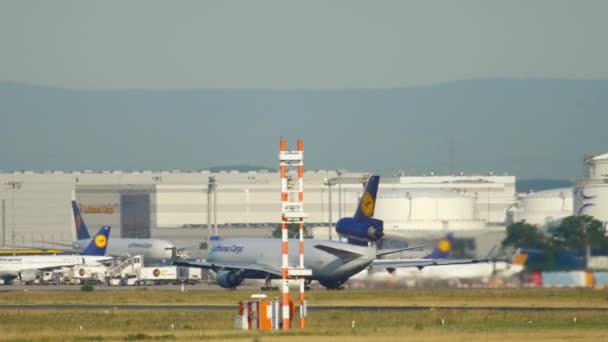 Lufthansa Cargo Md-11 avgång — Stockvideo