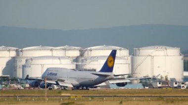 Frankfurt 'a inen uçak