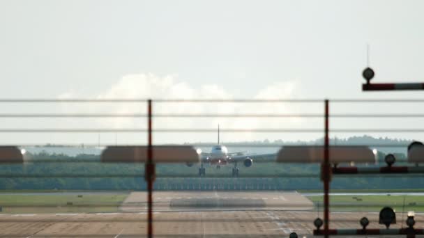 Großraumflugzeug landet — Stockvideo