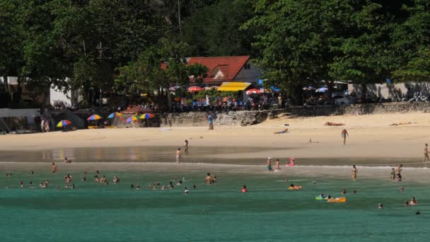 Phuket Tajlandia Listopada 2017 Ludzie Zrelaksować Się Plaży Nai Harn — Wideo stockowe