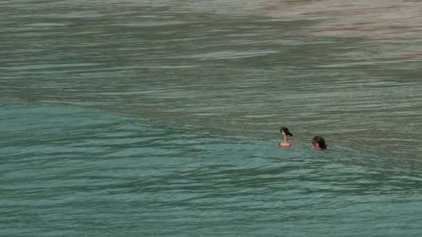 在普吉岛的潮汐波 — 图库视频影像