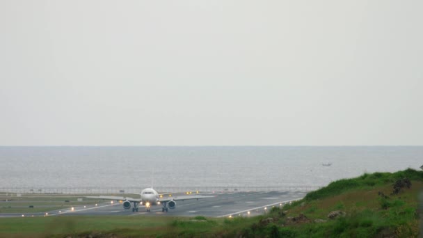 Freinage de l'avion après atterrissage — Video