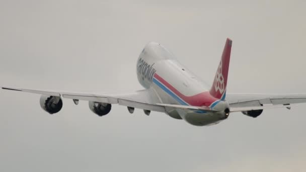 Salida del Cargolux Boeing 747 — Vídeos de Stock