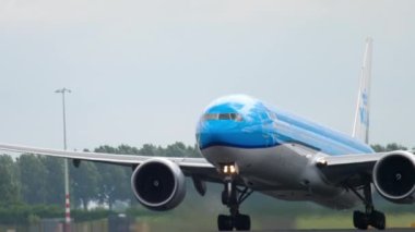 KLM Boeing 777 kalkış