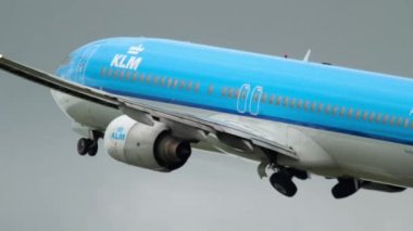 KLM Boeing 737 kalkışı
