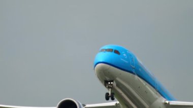 KLM Boeing 787 kalkış