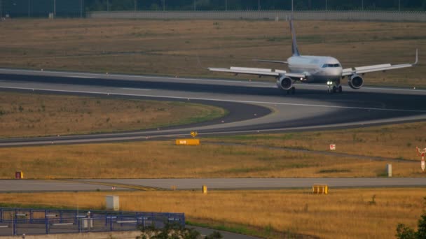 Lufthansa Airbus 320 remmen — Stockvideo