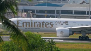 Uçak kalkıştan önce hızlansın.