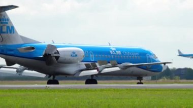 KLM Cityhopper Fokker 70 inişi