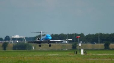 KLM Cityhopper Fokker 70 inişi