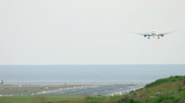 Açılış gövdeli uçak