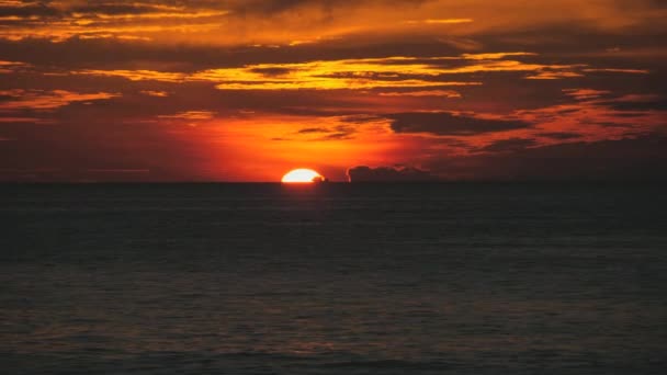 Orange sunset over ocean — стоковое видео