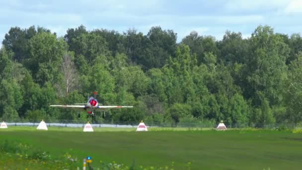 Спортивний літак посадки — стокове відео