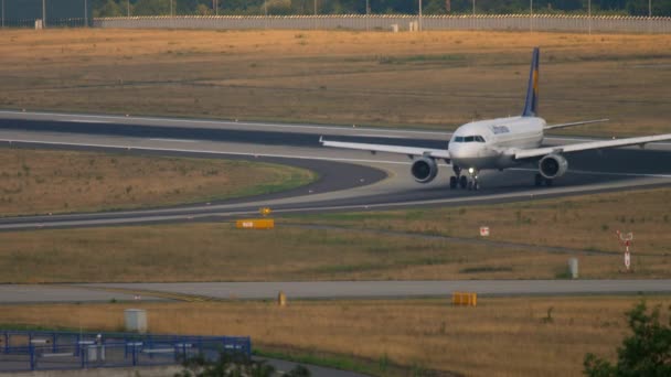 Lufthansa Airbus 320 gurulás — Stock videók