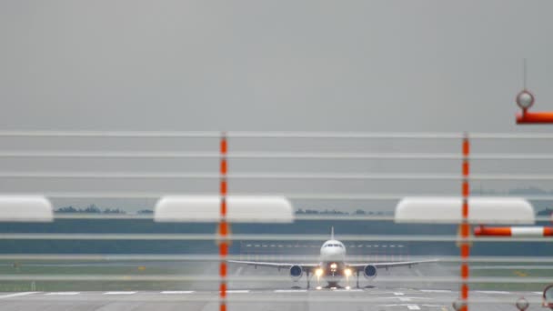 Decollo aereo dall'aeroporto di Dusseldorf — Video Stock