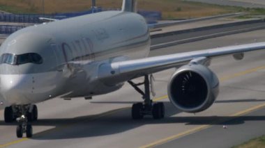 Airbus A350 iniş sonra Taksilemek