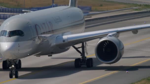 Airbus A350 pojíždění po přistání — Stock video