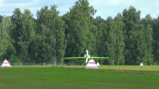 Sportflugzeug landet — Stockvideo