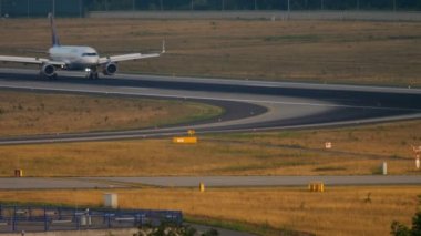 Frankfurt Am Main, Almanya - 19 Temmuz 2017: Lufthansa Airbus 320 07 l. Fraport, Frankfurt, Almanya açılış sonra fren