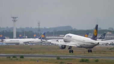 Frankfurt 'a inen uçak