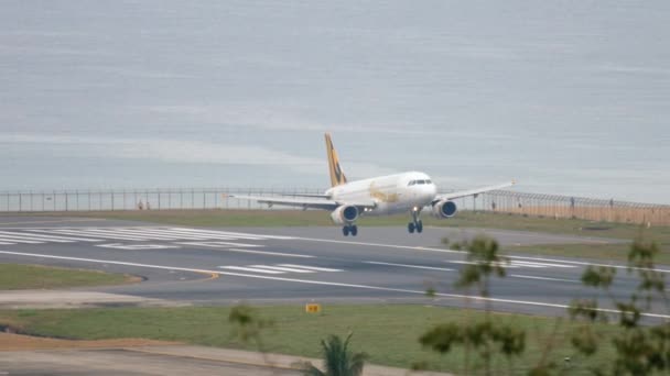 Phuket Thailand November 2017 Tigerair Scoot Airbus 320 Nadert Landing — Stockvideo