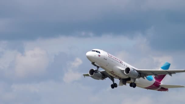 Salida del Eurowings Airbus 319 — Vídeos de Stock