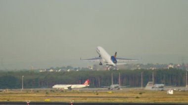 Lufthansa kargo Md-11 kalkış