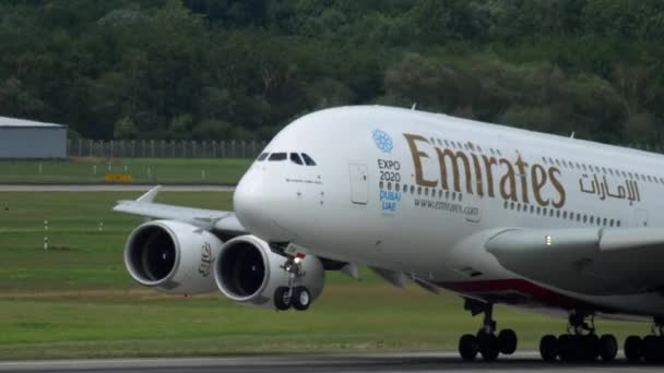 Emirates Airbus 380 departure — Stok Video