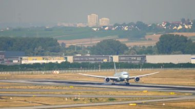 Frankfurt Am Main, Almanya - 19 Temmuz 2017: Hava Kanada Boeing 787 Dreamliner 07 l, ağır çekim iniş. Fraport, Frankfurt, Almanya