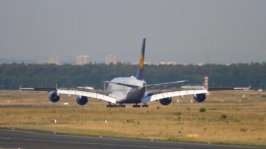 Frankfurt 'a inen uçak