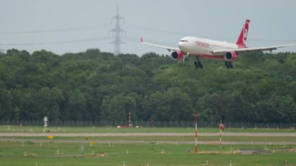 Airberlin Airbus A330 aterrizaje — Vídeos de Stock