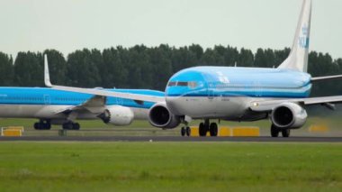 KLM Boeing 737 kalkışı