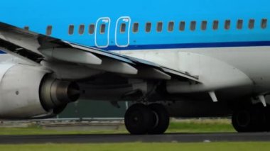 Amsterdam, Hollanda - 24 Temmuz 2017: Klm Royal Hollanda havayolları Boeing 737 Ph-Billund Bll için - Roodborstje-uçuş Klm35w adlı Bxv hızlandırmak önce hareket Polderbaan 36l, Shiphol Havaalanı