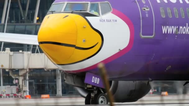 NOK Air Boeing 737 taxiando — Vídeo de Stock