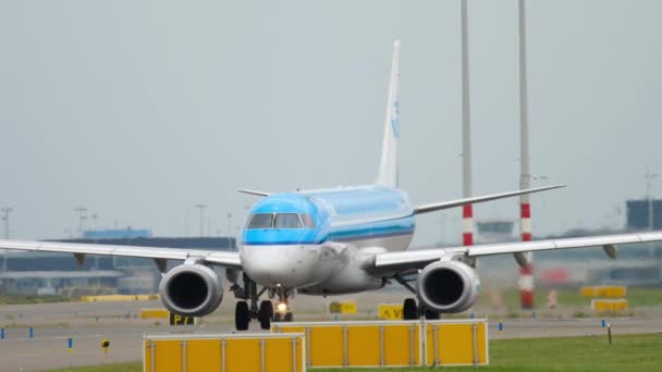 KLM Cityhopper Embraer 190 kołowania — Wideo stockowe