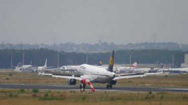 Frankfurt 'a inen uçak