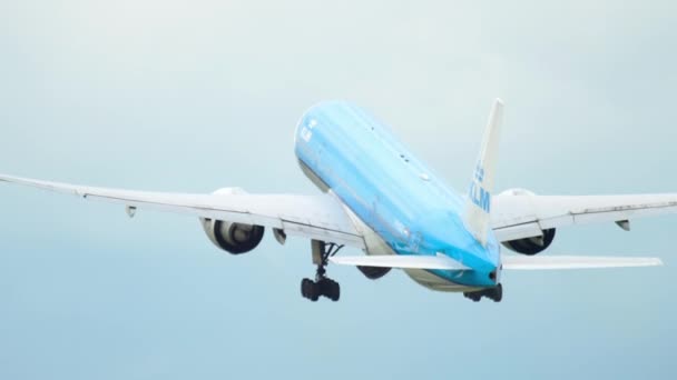 KLM Boeing 777 — стоковое видео