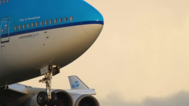 KLM Boeing 747 landing — Stockvideo