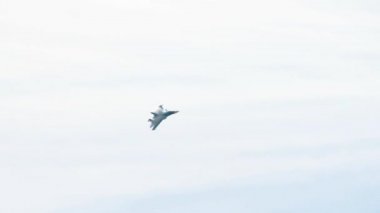 Sukhoi Su-34 bek oyuncu gösteri uçuş sırasında