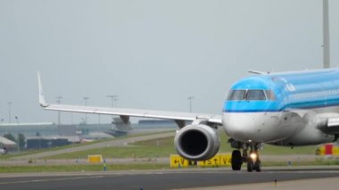 KIM Cityhopper Embraer 190 hızlandırmak