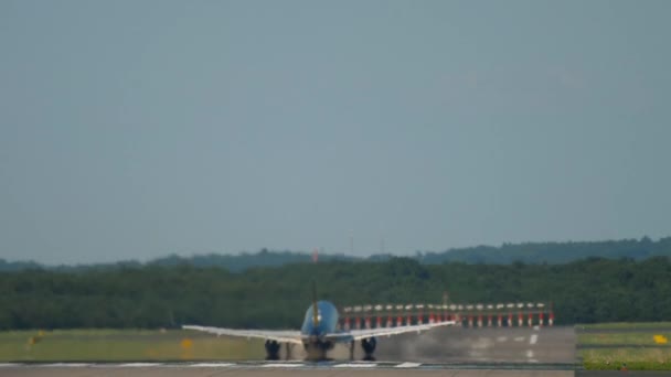 Avión antes de la salida — Vídeos de Stock