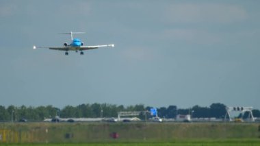 KLM Cityhopper Fokker 70 inişi