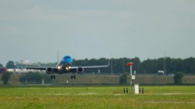KLM Cityhopper Embraer 190 inişi