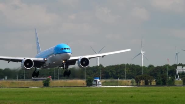 KLM Boeing 777 aterrizaje — Vídeos de Stock